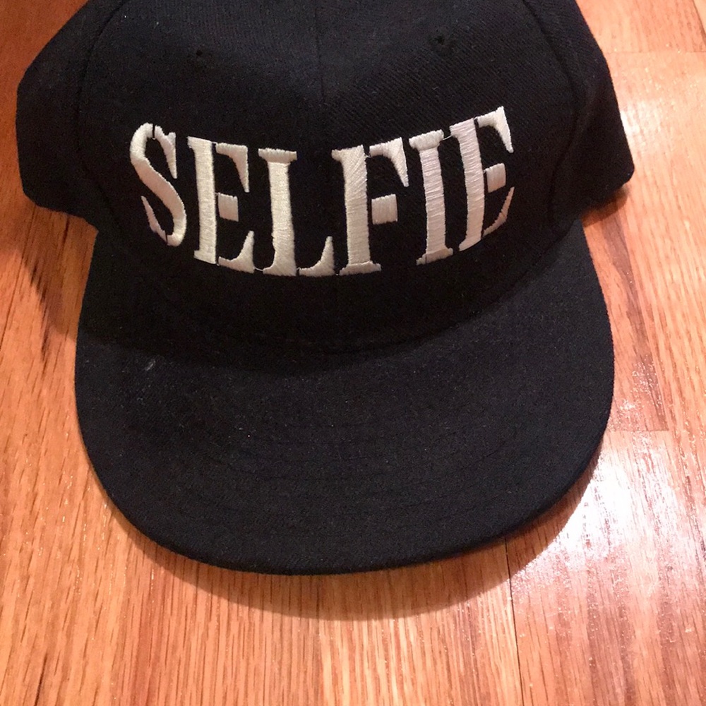 Snap back/ Selfie hat